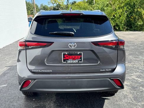 Used 2025 Toyota Highlander AWD image 8