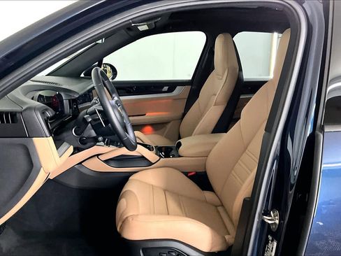 Used 2024 Porsche Cayenne image 9