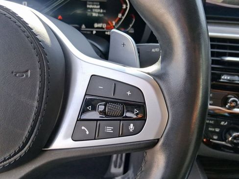 Used 2021 BMW M550i xDrive w/ Dynamic Handling Package image 23