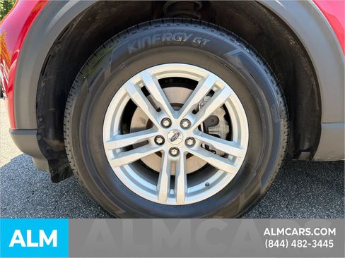 Used 2021 Ford Explorer XLT RWD image 12