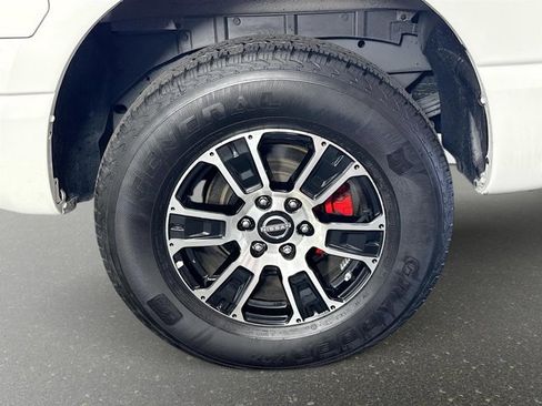 Certified 2024 Nissan Titan SV image 27