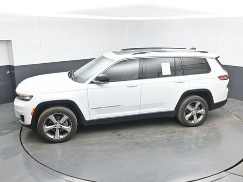 Used 2021 Jeep Grand Cherokee L Limited AWD/4WD image 34
