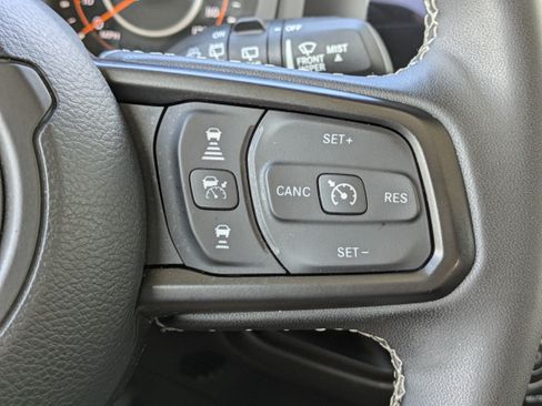 Used 2025 Jeep Wrangler Unlimited Rubicon w/ Convenience Group AWD/4WD image 20