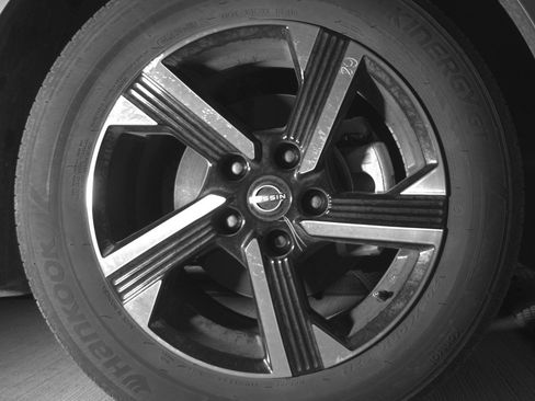 Used 2025 Nissan Sentra SV image 13