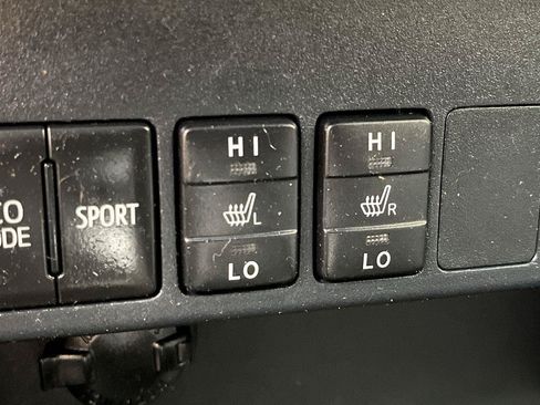 Used 2018 Toyota RAV4 Limited w/ Advanced Technology Package AWD/4WD image 23