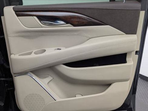 Used 2015 Cadillac Escalade ESV Premium RWD image 19