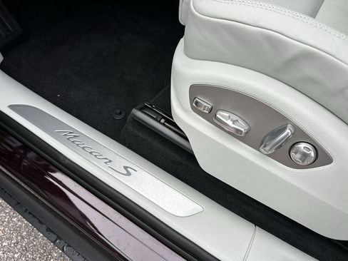 Certified 2026 Porsche Macan S AWD/4WD image 8