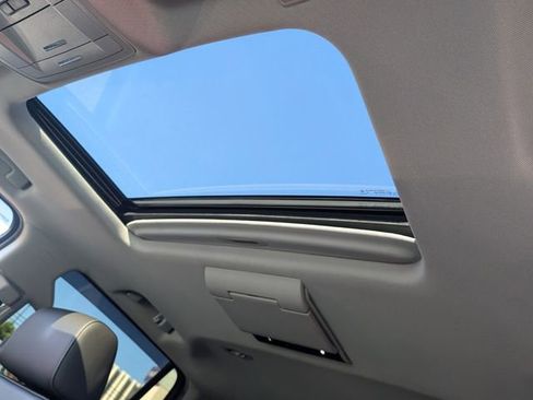 Used 2018 Chevrolet Tahoe LT image 23