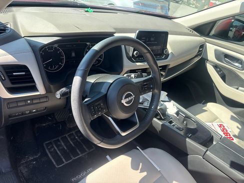 Used 2024 Nissan Rogue SV w/ SV Premium Package FWD image 4