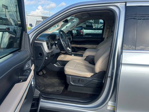 Used 2022 Ford Expedition XLT RWD image 8