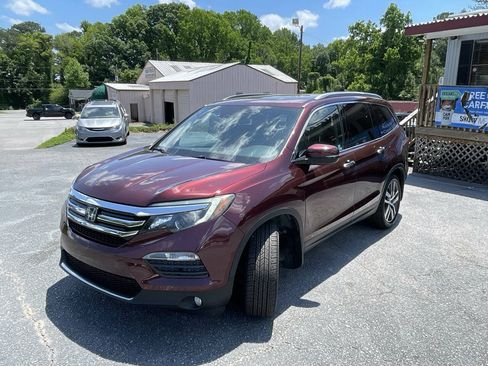 Used 2018 Honda Pilot Touring image 3