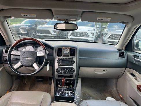 Used 2005 Chrysler 300 Touring RWD image 5