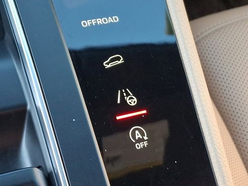 Used 2023 Porsche Macan image 25