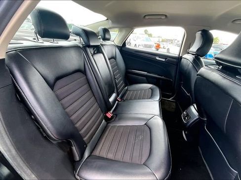 Used 2018 Ford Fusion SE w/ Equipment Group 201A FWD image 20