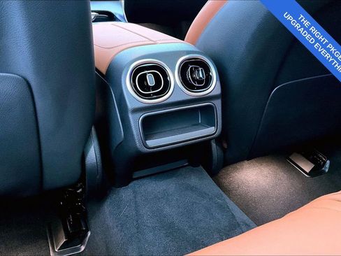 Used 2025 Mercedes-Benz C 300 4MATIC Sedan w/ Exclusive Trim Package image 32