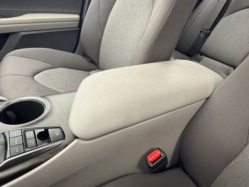 Used 2022 Toyota Camry LE image 19