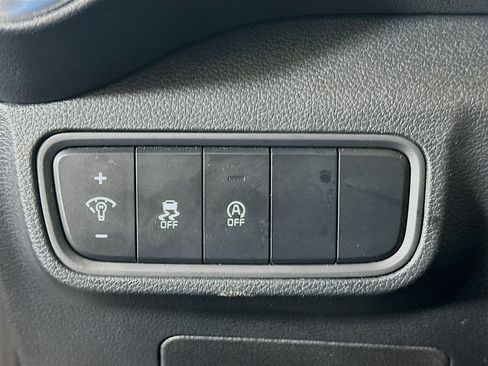 Used 2025 Kia Soul LX w/ LX Technology Package FWD image 17