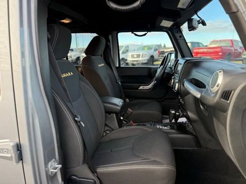 Used 2016 Jeep Wrangler Unlimited Sahara w/ Connectivity Group image 16