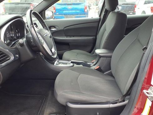 Used 2011 Chrysler 200 Touring image 17