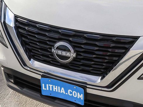 Used 2023 Nissan Rogue SV image 8