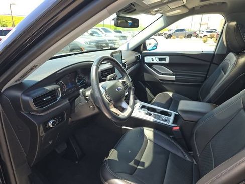 Used 2023 Ford Explorer Limited w/ Limited Technology Package AWD/4WD image 10