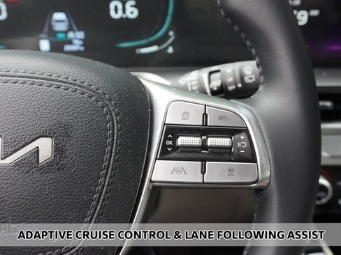 Used 2024 Kia Telluride S AWD/4WD image 3