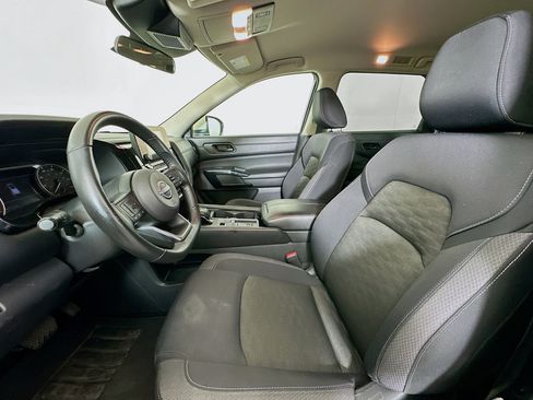 Used 2024 Nissan Pathfinder SV image 13