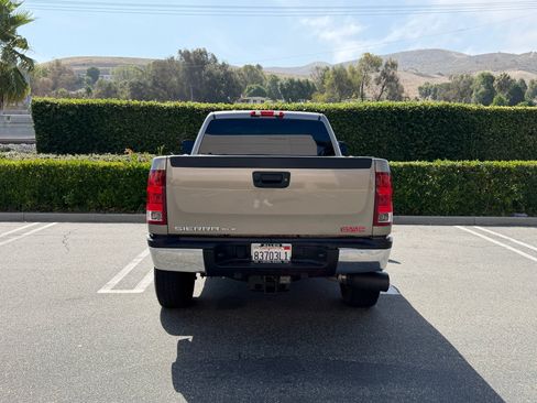 Used 2013 GMC Sierra 2500 SLE w/ SLE Preferred Package AWD/4WD image 5