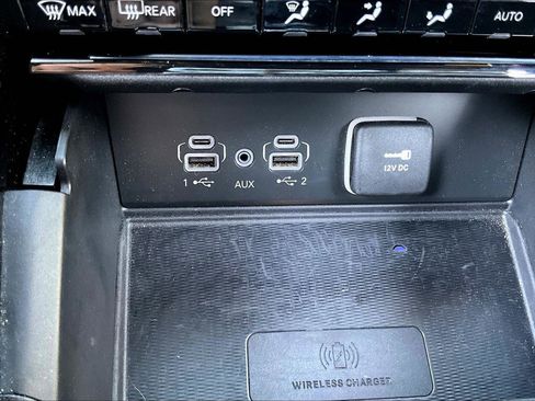 Used 2024 Jeep Grand Cherokee Overland w/ Luxury Tech Group IV image 33