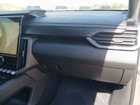 Used 2025 GMC Acadia Elevation w/ Elevation Premium Package AWD/4WD image 57