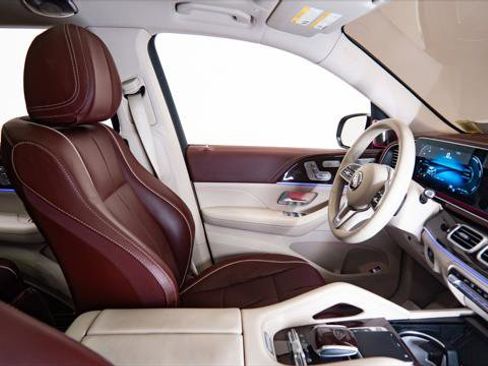 Used 2023 Mercedes-Benz Maybach GLS 600 4MATIC image 33