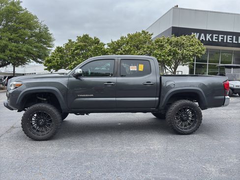 Used 2019 Toyota Tacoma TRD Off-Road AWD/4WD image 5