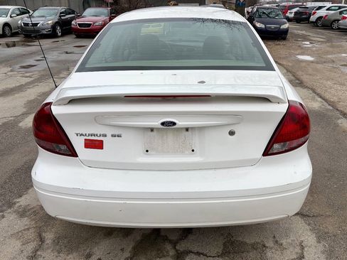 Used 2007 Ford Taurus SE image 4