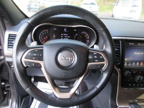 Used 2017 Jeep Grand Cherokee Laredo w/ Quick Order Package 23E image 11