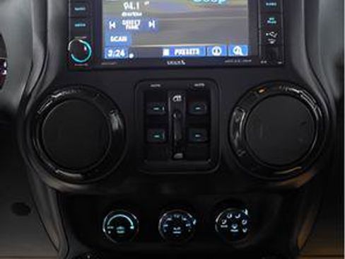 Used 2017 Jeep Wrangler Unlimited Sahara AWD/4WD image 16