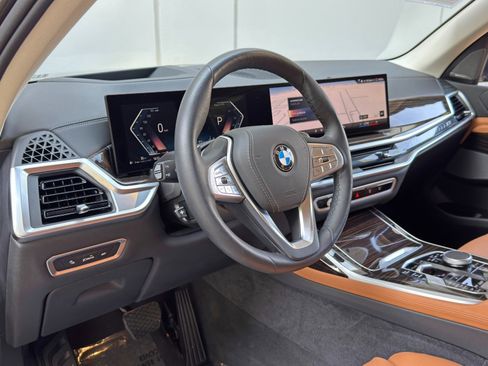 Used 2025 BMW X7 xDrive40i AWD/4WD image 14