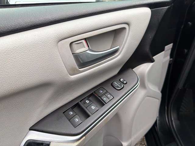 Used 2017 Toyota Camry SE FWD image 11