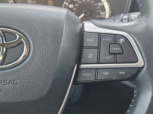 Used 2023 Toyota Highlander LE image 28