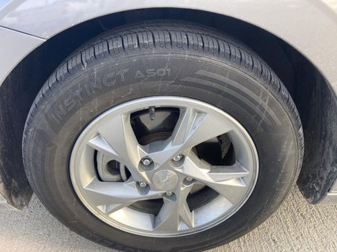 Used 2023 Hyundai Elantra SE FWD image 10