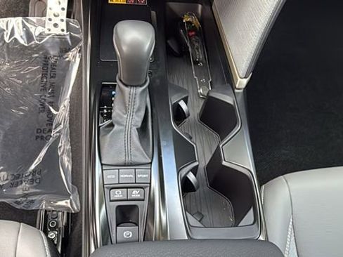 Used 2025 Toyota Camry SE image 25