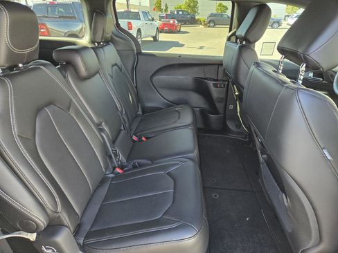 New 2026 Chrysler Pacifica Select w/ S Appearance Package image 28