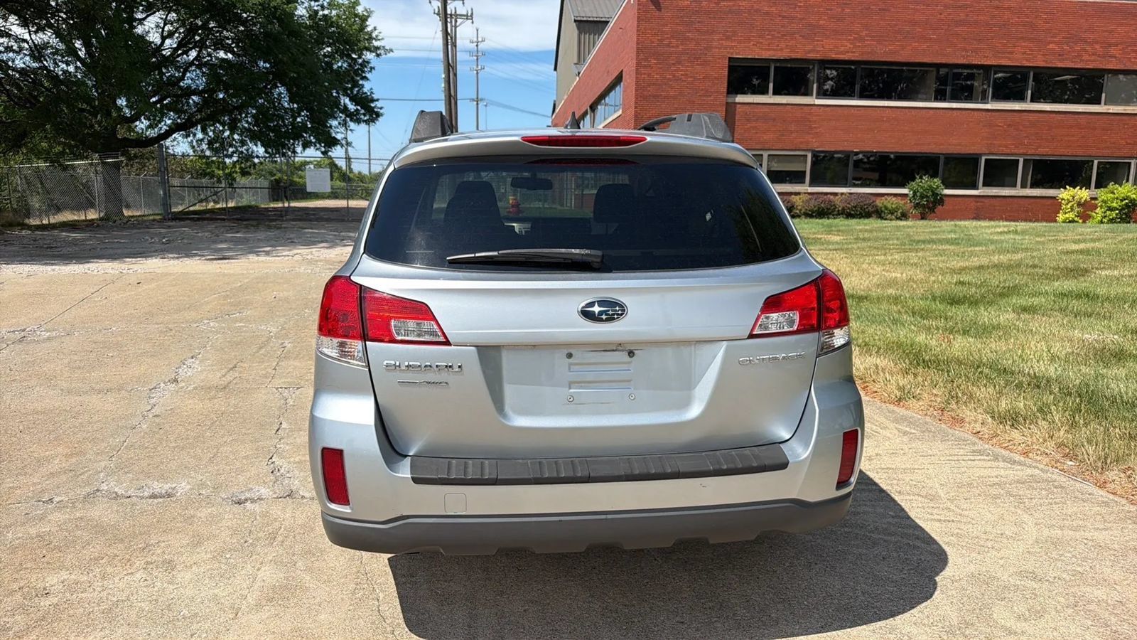 Used 2014 Subaru Outback 2.5i Premium AWD/4WD image 4