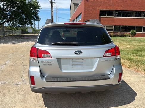 Used 2014 Subaru Outback 2.5i Premium AWD/4WD image 4