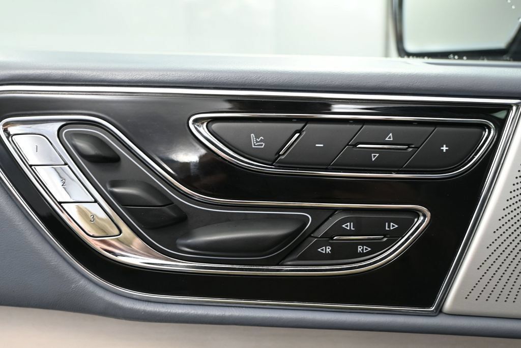 Used 2019 Lincoln Navigator Black Label AWD/4WD image 15