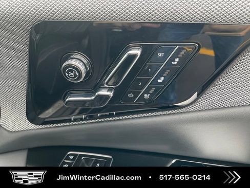 Certified 2025 Cadillac Optiq Luxury 2 w/ LPO, Floor Liner Package AWD/4WD image 15