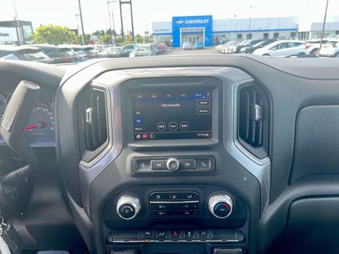 Used 2020 GMC Sierra 1500 4x4 Crew Cab w/ Convenience Package image 13