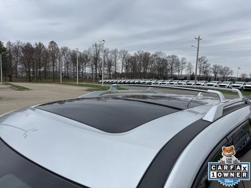 Used 2025 Nissan Pathfinder Platinum image 3