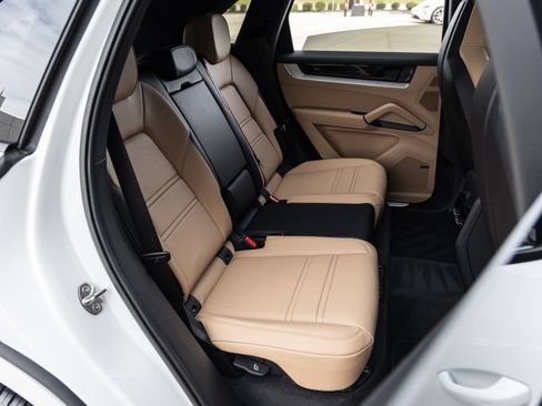 Certified 2026 Porsche Cayenne AWD/4WD image 39