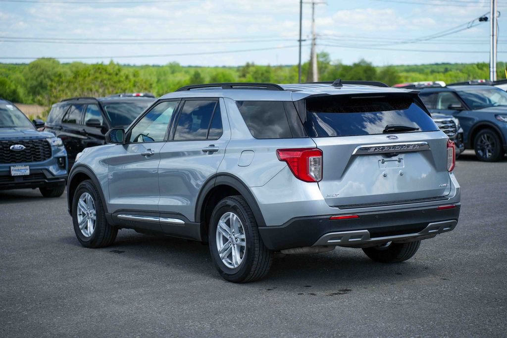 Used 2023 Ford Explorer XLT w/ Equipment Group 202A AWD/4WD image 7