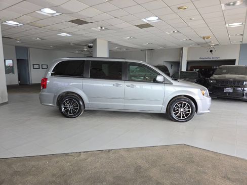 Used 2017 Dodge Grand Caravan GT FWD image 8